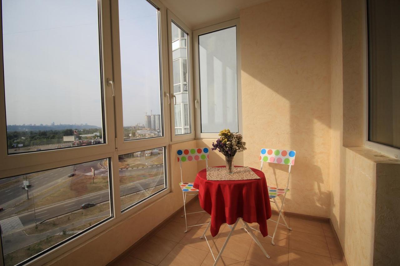 Panoramic View Lux Apartment On Metro Osokorky Киев Екстериор снимка