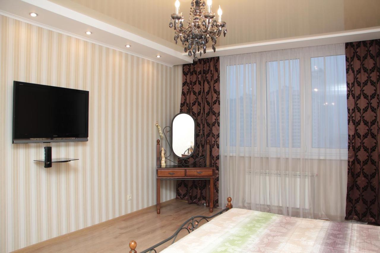 Panoramic View Lux Apartment On Metro Osokorky Киев Екстериор снимка